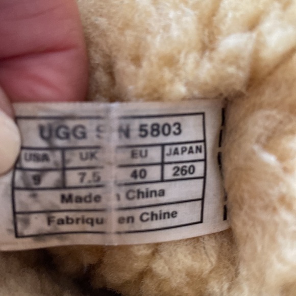 UGG boots Sz 9 - Picture 4 of 6